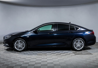 Подержанный автомобиль Opel Insignia Liftback 2019 года (8 фото)