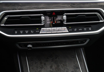 Подержанный автомобиль BMW X7 2019 года (24 фото)