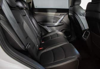 Подержанный автомобиль Geely Atlas Pro 2023 года (10 фото)