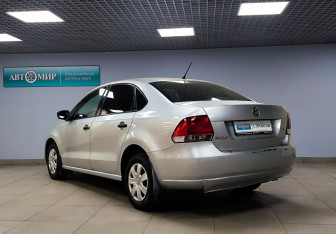 Подержанный автомобиль Volkswagen Polo Sedan 2013 года (7 фото)