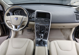 Подержанный автомобиль Volvo XC60 2015 года (14 фото)