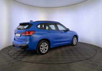 Подержанный автомобиль BMW X1 2021 года (5 фото)