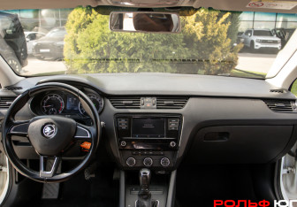 Подержанный автомобиль Skoda Octavia Liftback 2018 года (10 фото)