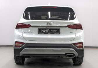 Подержанный автомобиль Hyundai Santa Fe 2019 года (6 фото)