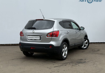 Подержанный автомобиль Nissan Qashqai 2007 года (5 фото)