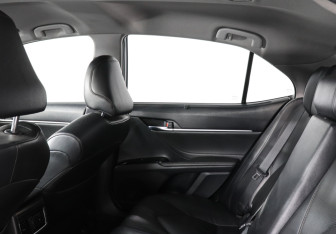 Подержанный автомобиль Toyota Camry Sedan 2018 года (12 фото)