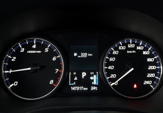 Подержанный автомобиль Mitsubishi Outlander 2019 года (16 фото)