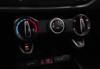Подержанный автомобиль Kia Rio Hatchback 2019 года (13 фото)