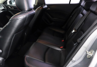 Подержанный автомобиль Mazda 3 Hatchback 2014 года (14 фото)