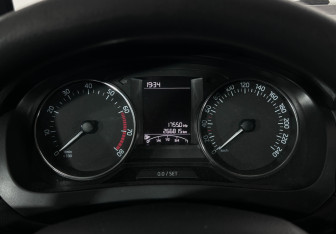 Подержанный автомобиль Skoda Rapid Liftback 2016 года (10 фото)