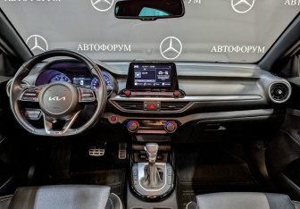 Подержанный автомобиль Kia Cerato Sedan 2022 года (14 фото)