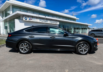 Подержанный автомобиль Hyundai Sonata 2020 года (4 фото)