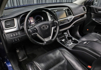 Подержанный автомобиль Toyota Highlander 2014 года (18 фото)