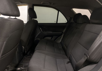 Подержанный автомобиль Kia Sorento 2007 года (14 фото)