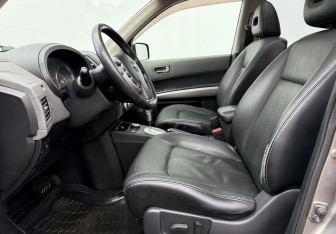 Подержанный автомобиль Nissan X-Trail 2008 года (10 фото)