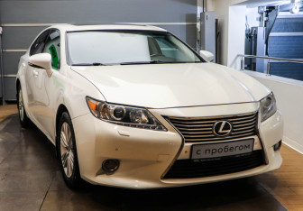 Подержанный автомобиль Lexus ES 2013 года (3 фото)