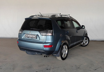 Подержанный автомобиль Mitsubishi Outlander 2008 года (6 фото)