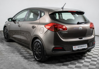 Подержанный автомобиль Kia Ceed Hatchback 2012 года (7 фото)