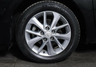 Подержанный автомобиль Toyota Corolla Sedan 2016 года (5 фото)