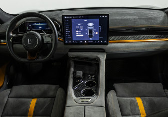 Подержанный автомобиль Zeekr 001 2023 года (13 фото)