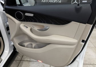 Подержанный автомобиль Mercedes-Benz GLC Coupe 2021 года (24 фото)