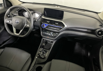 Подержанный автомобиль Changan Alsvin 2024 года (9 фото)