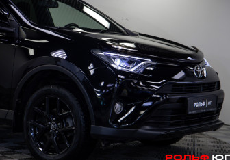 Подержанный автомобиль Toyota RAV4 2018 года (18 фото)