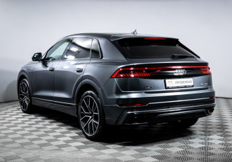 Подержанный автомобиль Audi Q8 2019 года (7 фото)