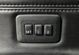 Подержанный автомобиль Nissan Teana 2011 года (15 фото)