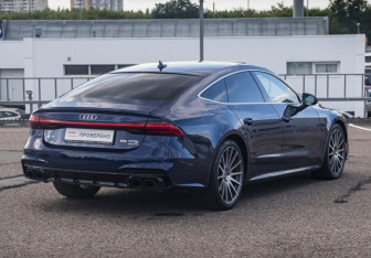 Подержанный автомобиль Audi A7 2020 года (5 фото)