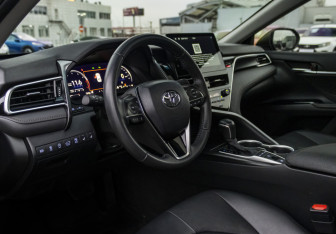 Подержанный автомобиль Toyota Camry Sedan 2023 года (11 фото)