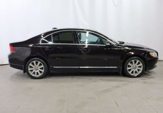 Подержанный автомобиль Volvo S80 2011 года (7 фото)
