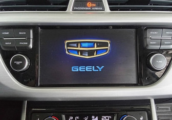 Подержанный автомобиль Geely Atlas 2018 года (14 фото)