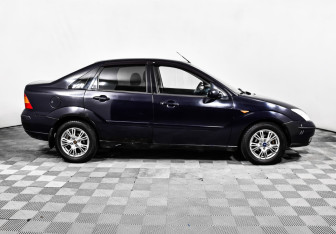 Подержанный автомобиль Ford Focus Sedan 2005 года (4 фото)