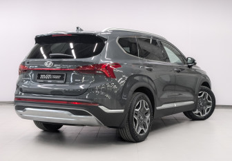 Подержанный автомобиль Hyundai Santa Fe 2022 года (4 фото)