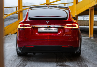 Подержанный автомобиль Tesla Model X 2019 года (6 фото)