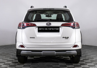 Подержанный автомобиль Toyota RAV4 2018 года (4 фото)
