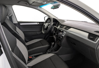 Подержанный автомобиль Skoda Rapid Liftback 2019 года (13 фото)