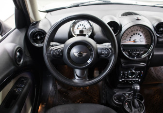 Подержанный автомобиль MINI Countryman 2013 года (12 фото)