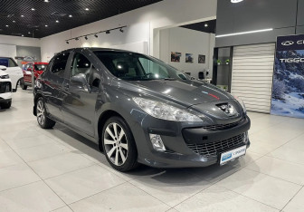 Подержанный автомобиль Peugeot 308 Hatchback 2010 года (3 фото)