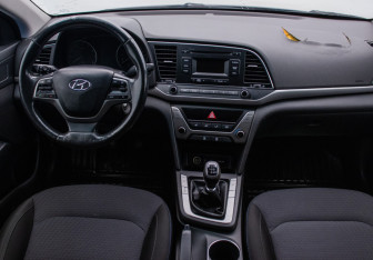 Подержанный автомобиль Hyundai Elantra Sedan 2018 года (13 фото)