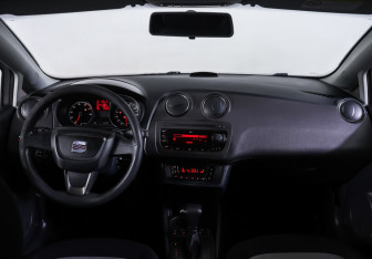 Подержанный автомобиль SEAT Ibiza Hatchback 2012 года (14 фото)