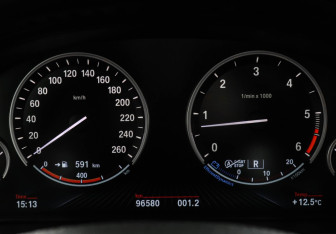 Подержанный автомобиль BMW X6 2015 года (12 фото)