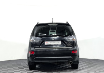 Подержанный автомобиль Mitsubishi Outlander 2011 года (6 фото)