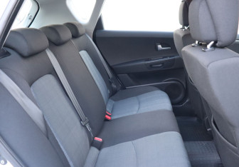 Подержанный автомобиль Kia Ceed Hatchback 2011 года (20 фото)