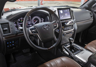 Подержанный автомобиль Toyota Land Cruiser Suv 2019 года (16 фото)