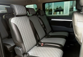 Подержанный автомобиль Peugeot Traveller 2019 года (22 фото)