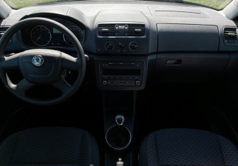 Подержанный автомобиль Skoda Fabia Hatchback 2011 года (12 фото)