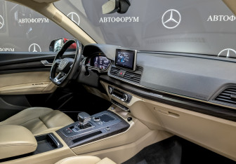 Подержанный автомобиль Audi Q5 2019 года (11 фото)