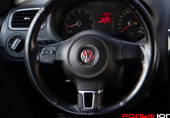 Подержанный автомобиль Volkswagen Polo Sedan 2013 года (14 фото)